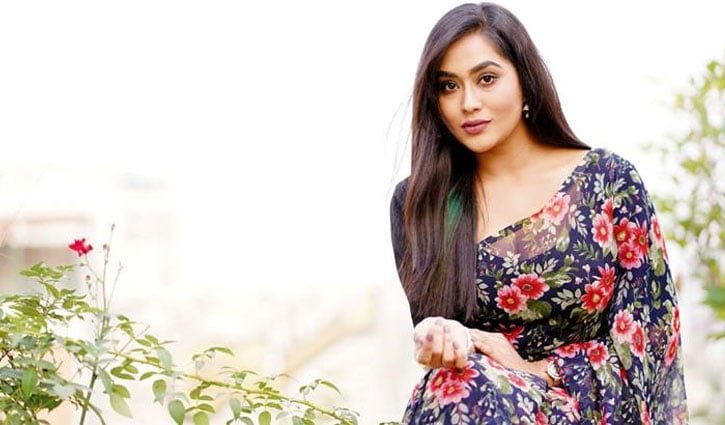 সোশ্যাল মিডিয়ায় ঢুকলে মনে হয় ক্রাইম পেট্রোল দেখছি: মম