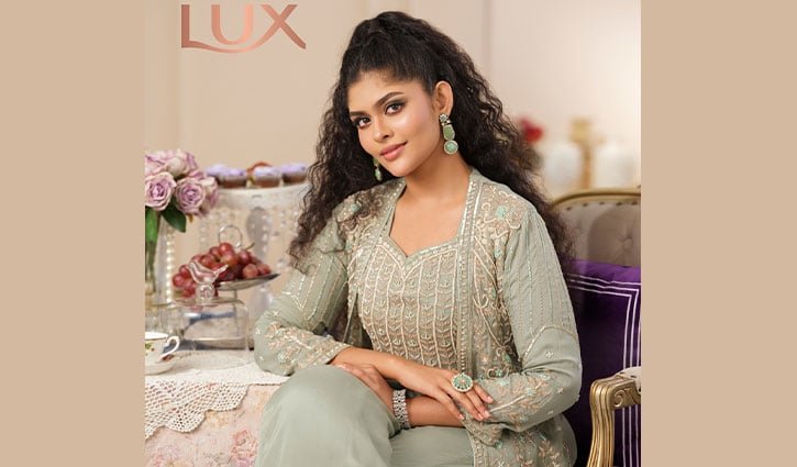মৌয়ের অভিনয়ে অভিষেক