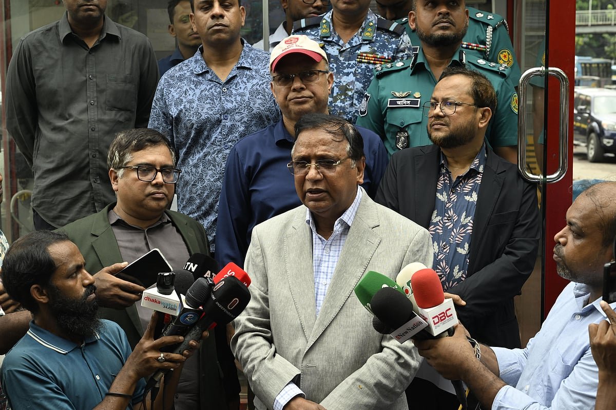 শাহবাগ মোড়েও বসল স্বয়ংক্রিয় সংকেতবাতি