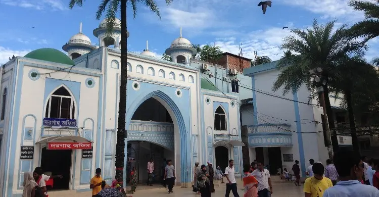 মাজার জিয়ারতের উদ্দেশ্যে সফর করা কি জায়েজ?