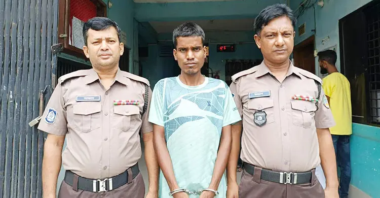 সামাজিক মাধ্যমে নগ্ন ভিডিও ছড়ানোই যুবক গ্রেফতার