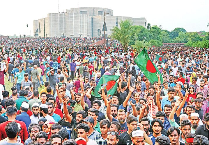 ‘দীর্ঘ জুলাইয়ের যুগে’ ঢুকে পড়েছে বাংলাদেশ